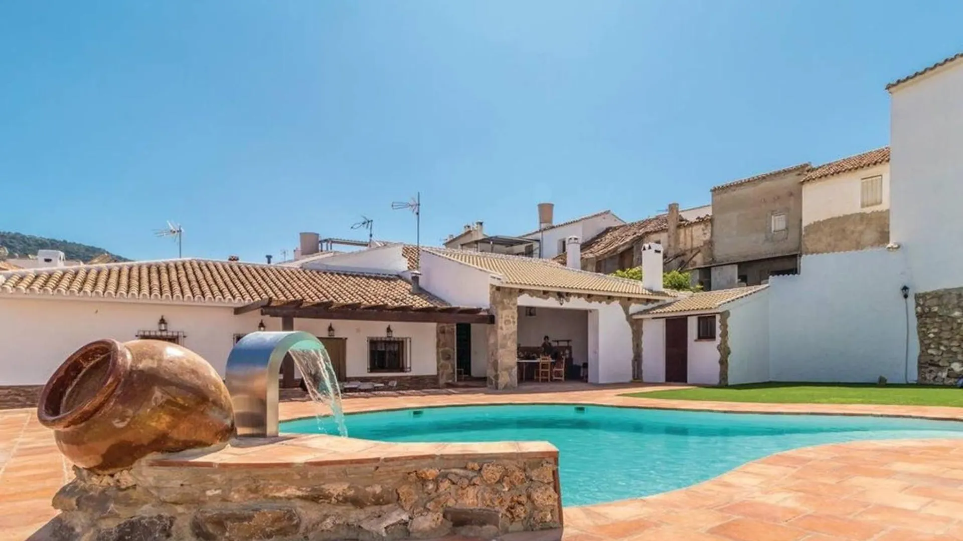 Charming Villa In Mondron With Private Pool